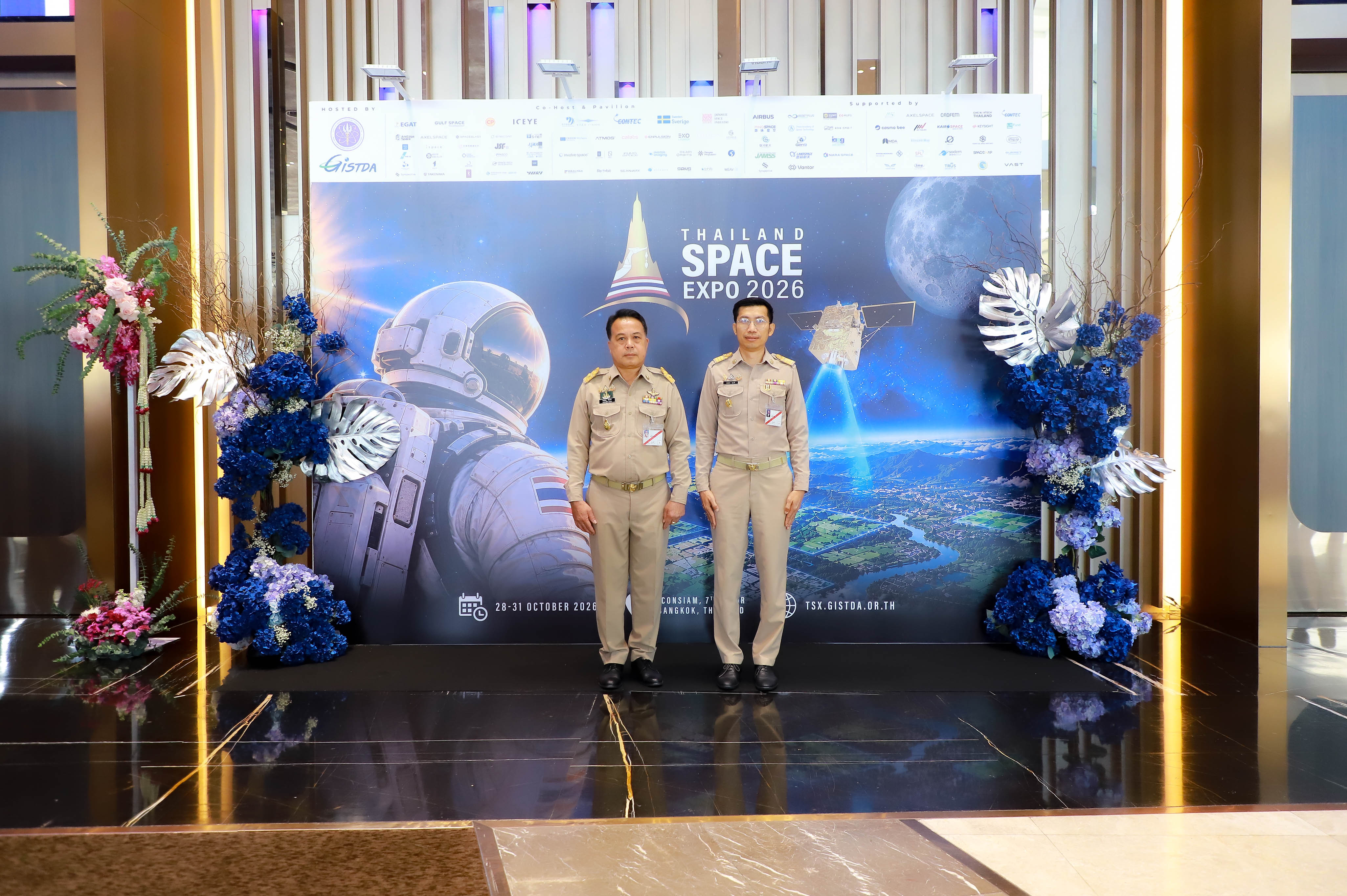 title - รองเลขาธิการ ส.ป.ก. ร่วมเฝ้าทูลละอองพระบาทรับเสด็จฯ และร่วมพิธีเปิดงาน มหกรรมด้านอวกาศแห่งชาติ